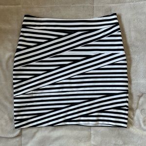 EXPRESS STRIPED MINI SKIRT SIZE 10